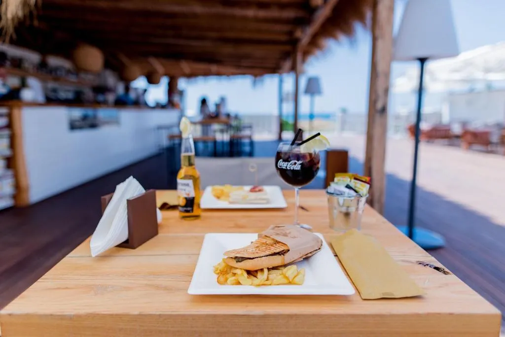 Sports and Entertainment, Cumeja Beach Club & Hotel, Naples