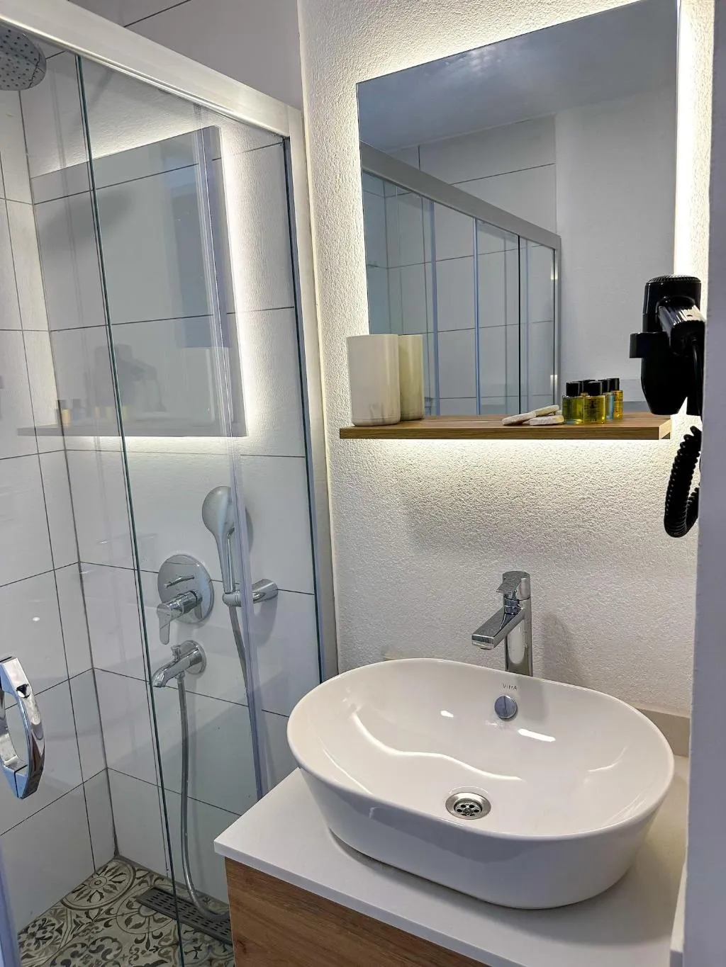 Room, Sema, Dalaman
