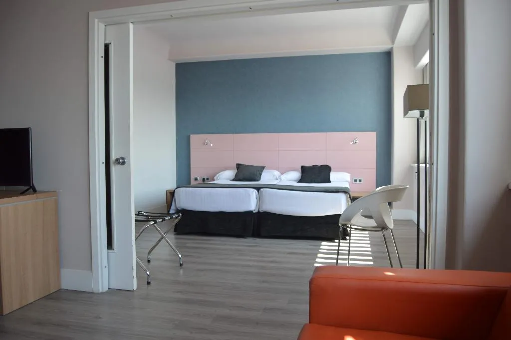 FAMILY ROOM STANDARD Room, Hotel Chamartin the One, Madrid