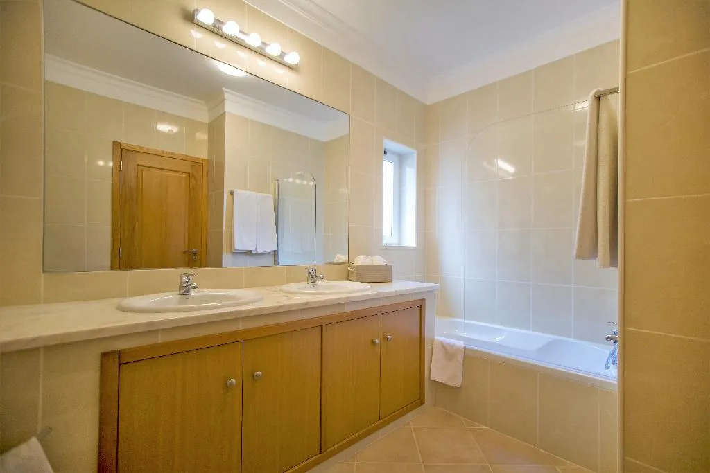 VILLA THREE BEDROOMS Room, Clube Albufeira Garden Village, Algarve