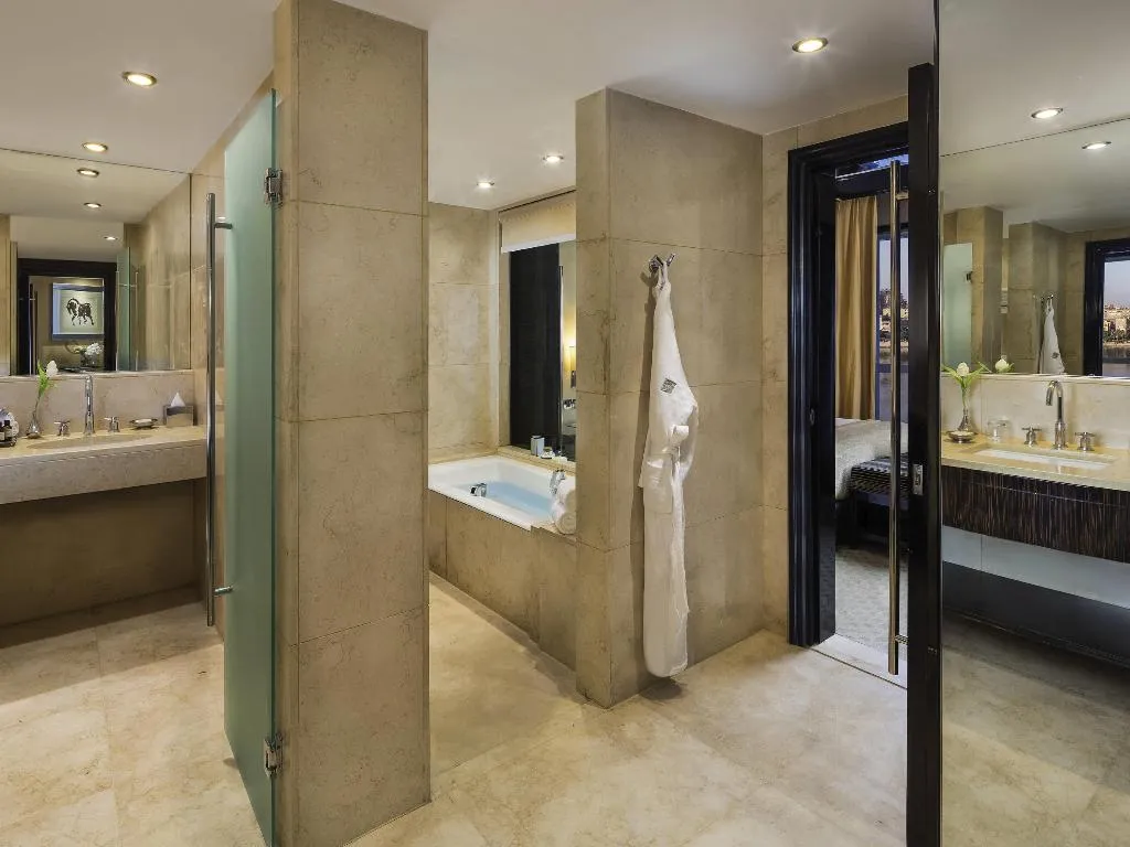 SUITE RIVER VIEW Room, Fairmont Nile City, Cairo