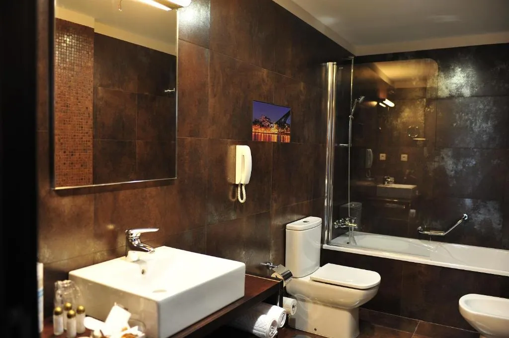 Double or Twin WITH BALCONY Room, Axis Porto Business & SPA Hotel, Porto