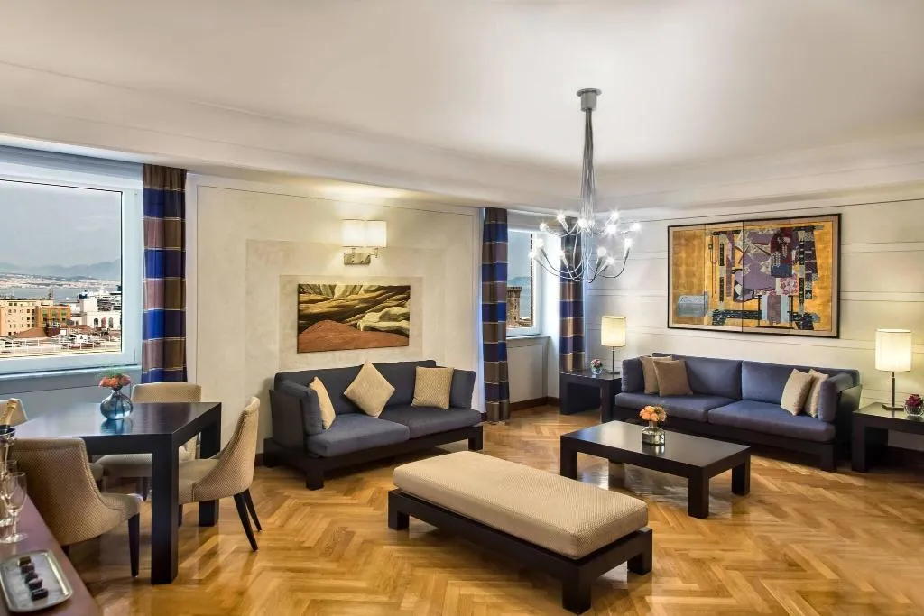 Room, Renaissance Naples Mediterraneo, Naples