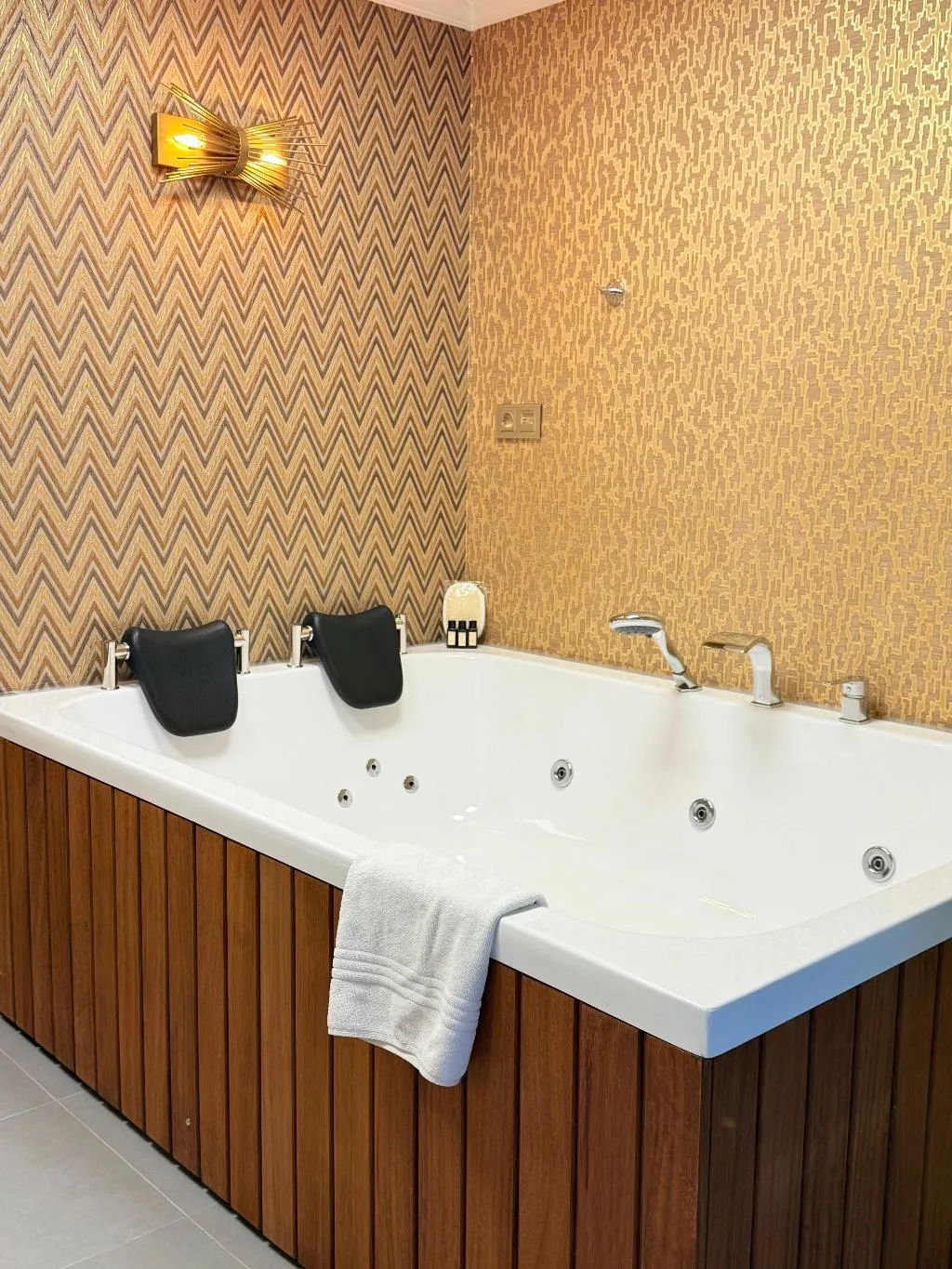 SUITE KING BED WITH JACUZZI Room, The Yali Konak Hotel Izmir, Izmir