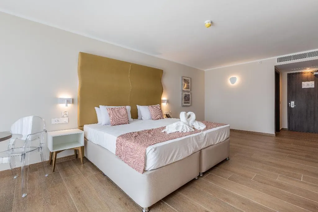 Double or Twin SIDE SEA VIEW Room, Seaview Hotel - Adults Only 16+, Malta