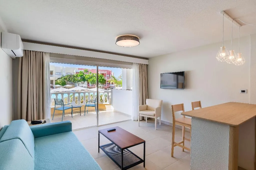 APARTMENT POOL VIEW Room, Servatur Isora Suite, Tenerife