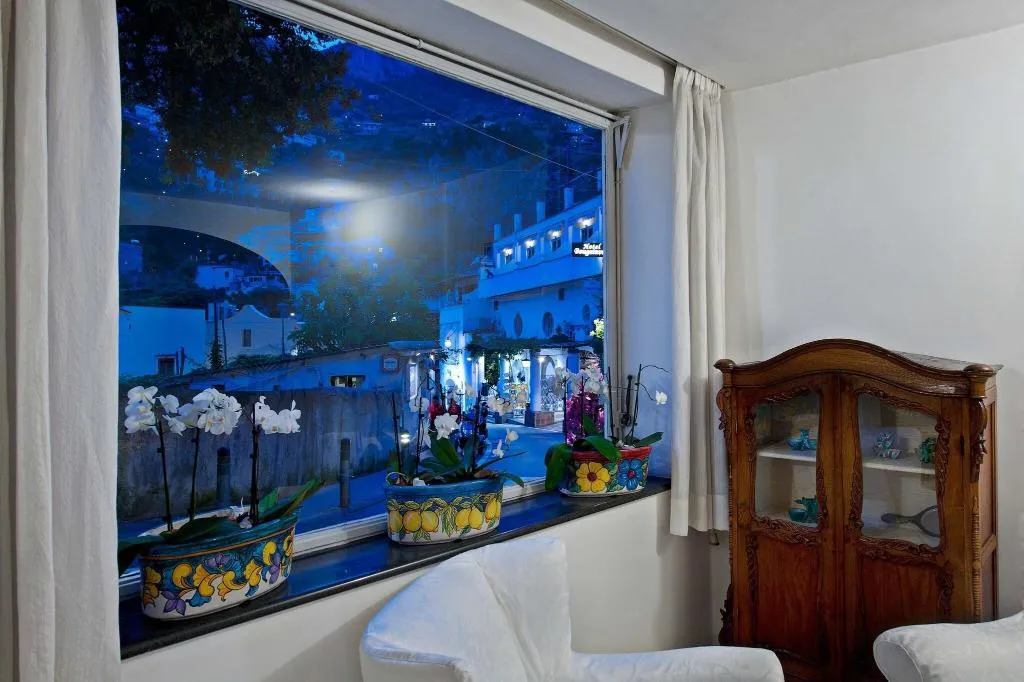 Lobby, Savoia, Naples