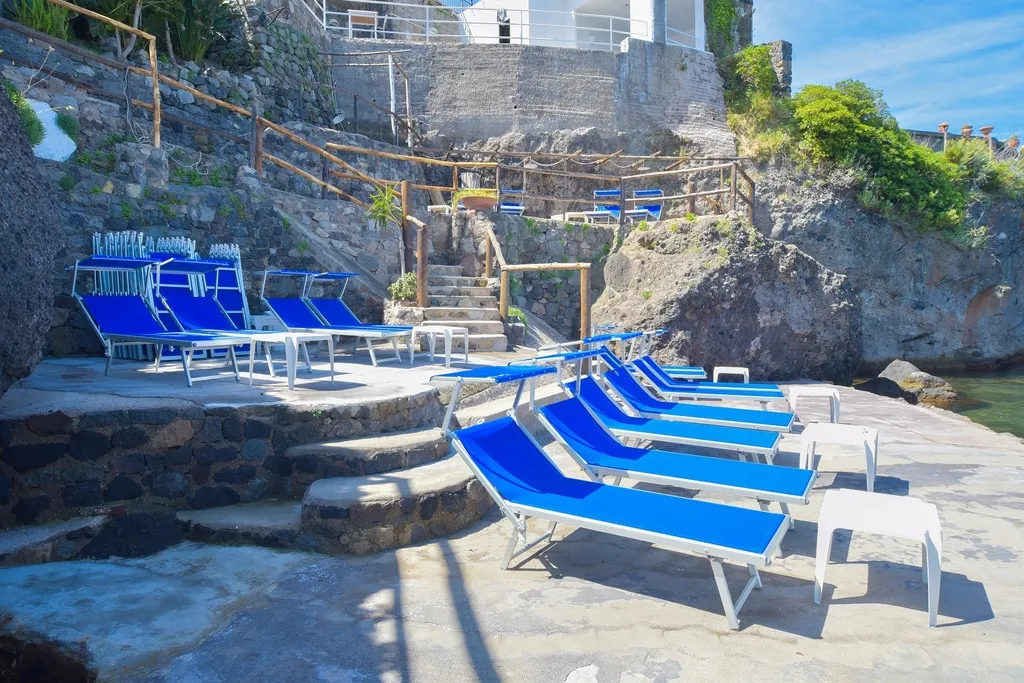 Sports and Entertainment, Albergo Italia, Naples