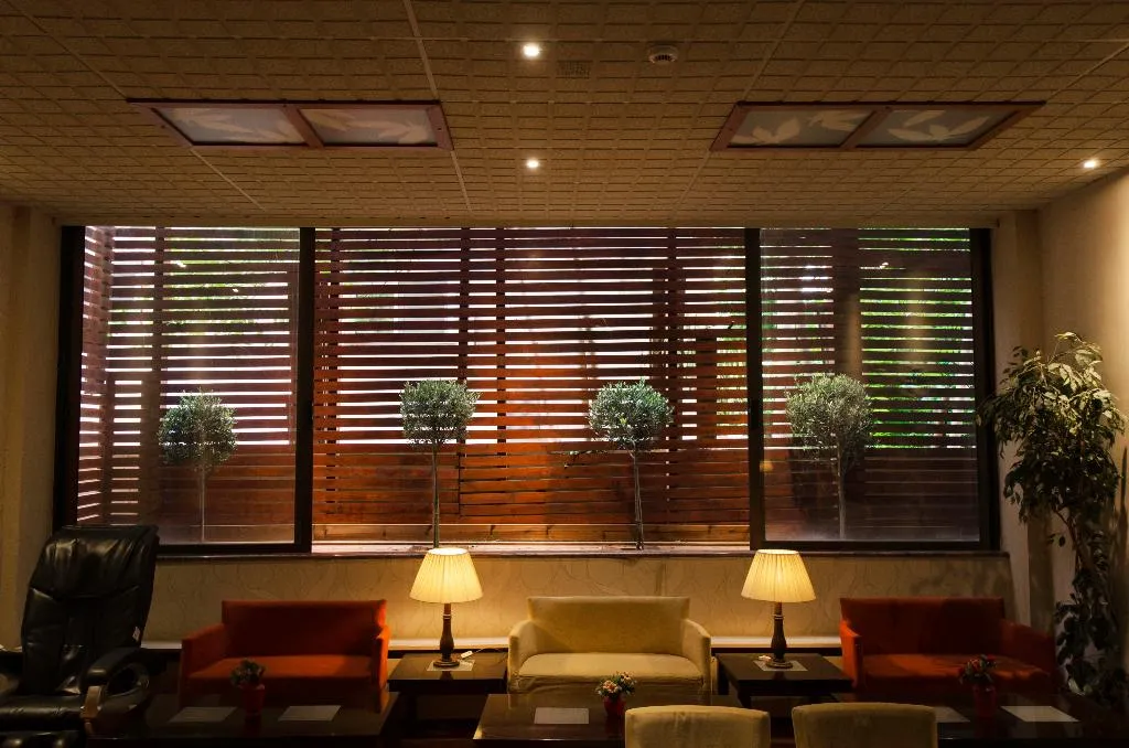 Lobby, Lydia, Rhodes