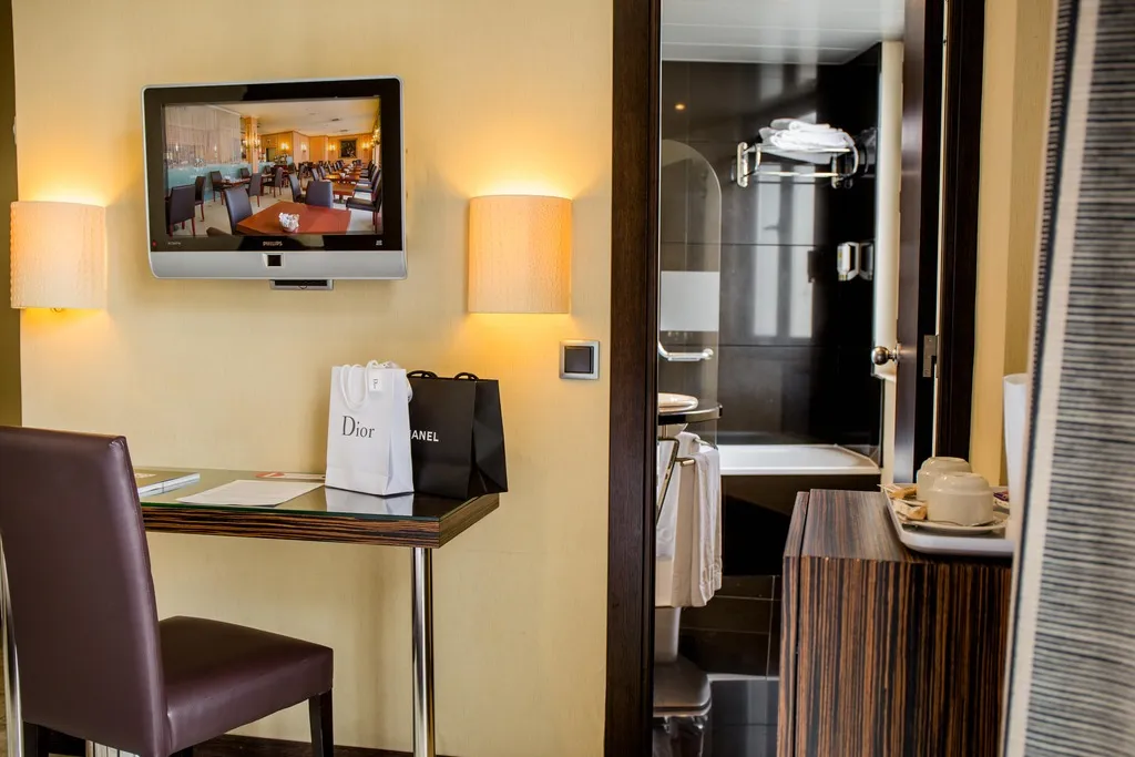Double or Twin STANDARD Room, Hotel Arosa, Madrid
