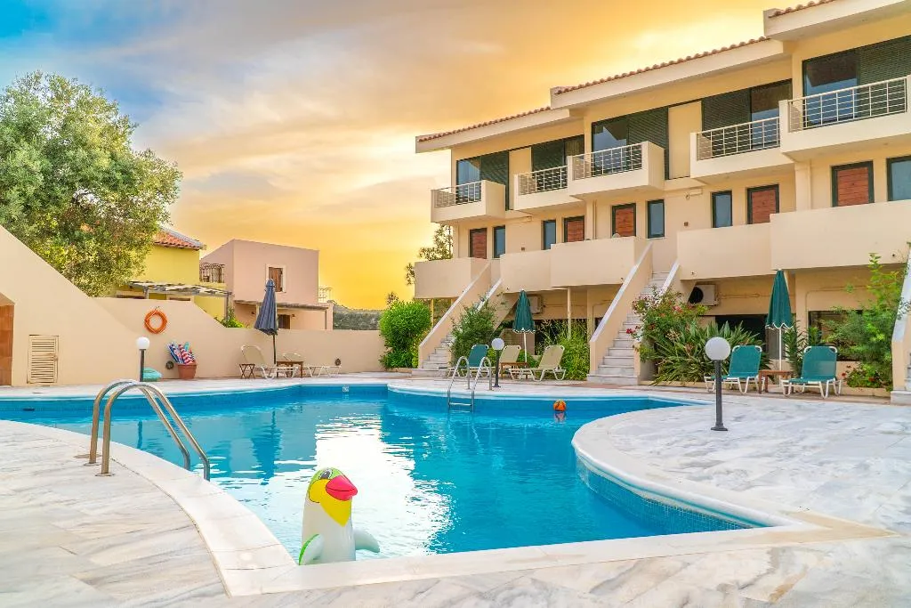 Pool, Orestis, Crete