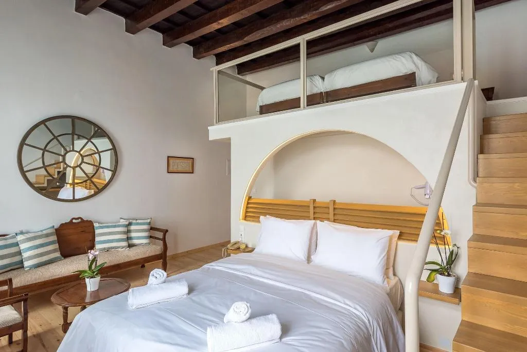 Room, Amphora, Crete