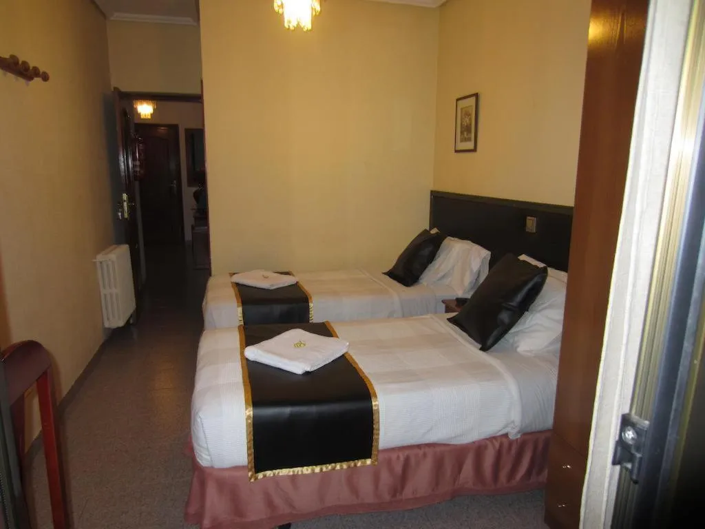 Room, CH Chelo, Madrid