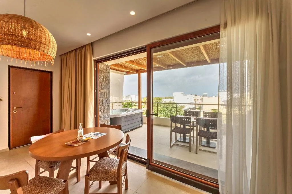 VILLA FOUR BEDROOMS Room, Volta Suites And Villas, Crete