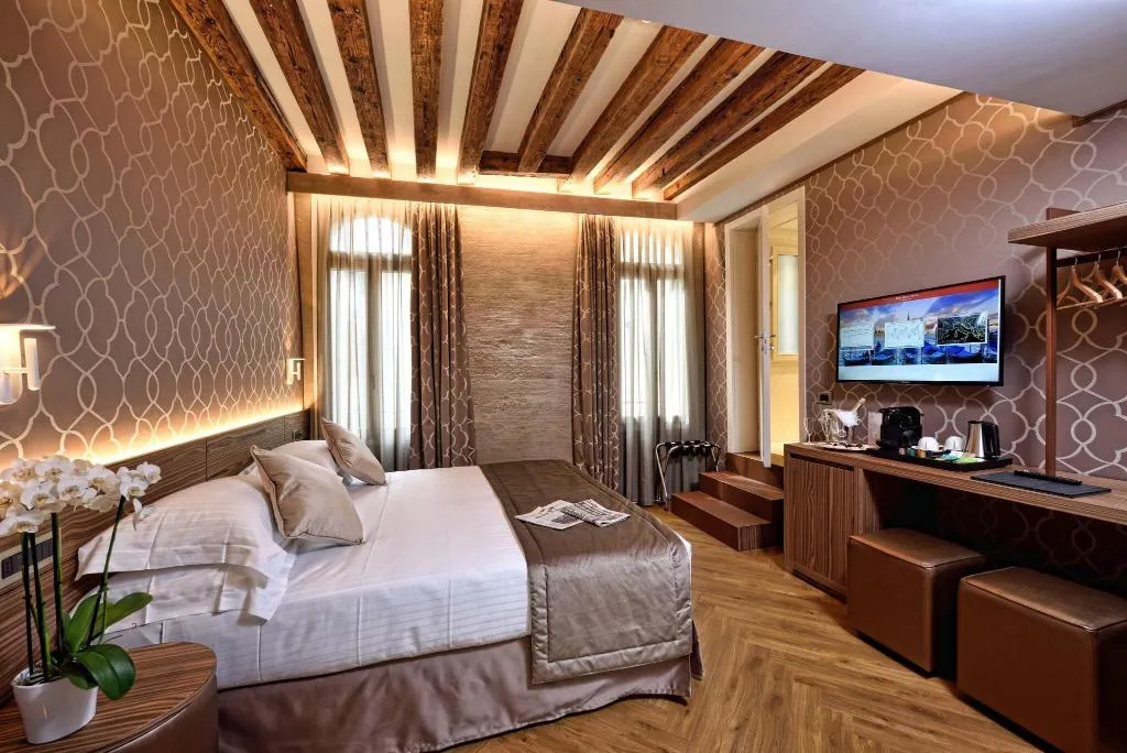 DOUBLE SUPERIOR QUEEN BED Room, Rosa Salva Hotel, Venice