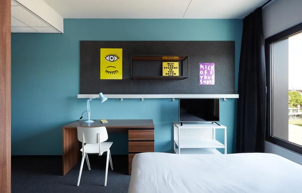 DOUBLE QUEEN SIZE BED Room, The Social Hub Groningen, Amsterdam