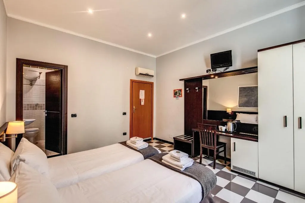 Room, Roma Da Noi, Naples