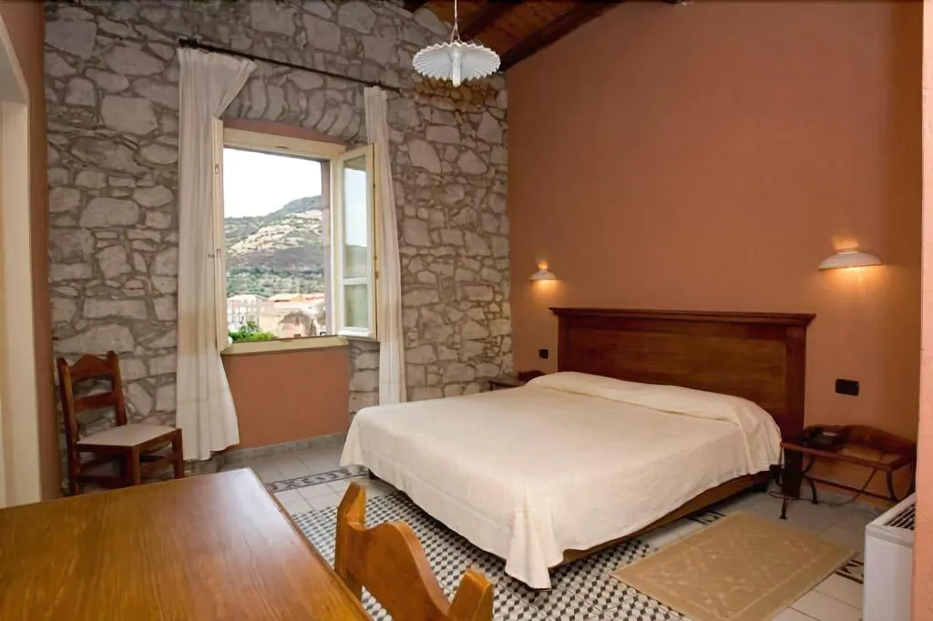 Room, Corte Fiorita, Alghero