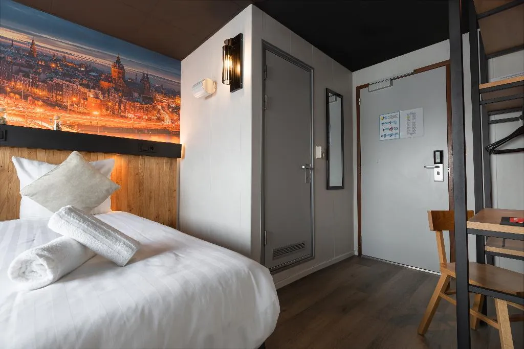 DOUBLE STANDARD Room, Botel, Amsterdam