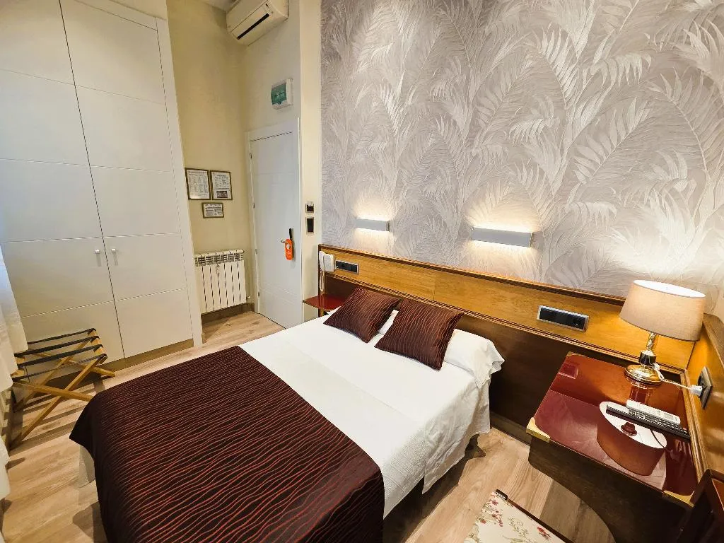 SINGLE STANDARD Room, Hostal Hispano-Argentino Gran Via, Madrid