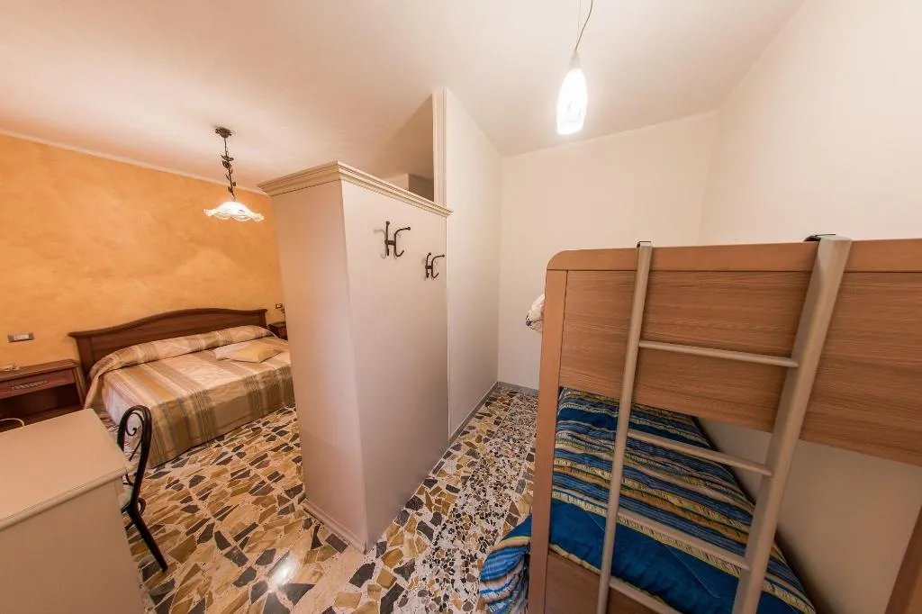 Room, La Mortella, Naples