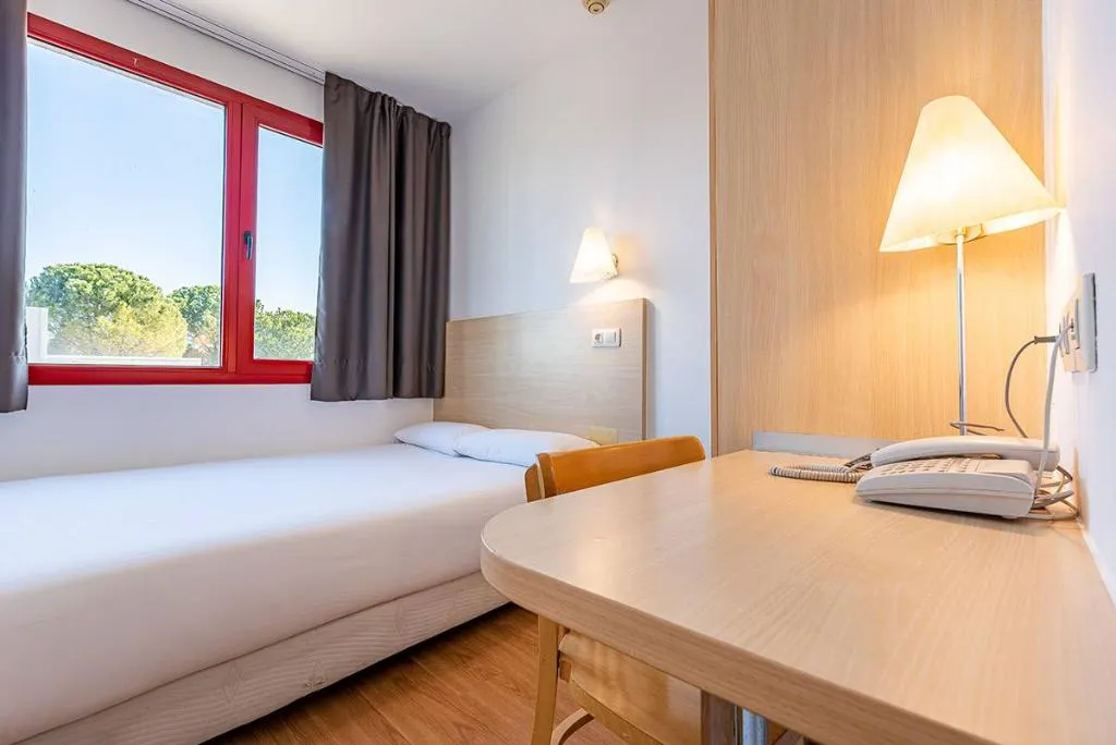 DOUBLE SINGLE USE WITH DOUBLE BED Room, Basic Hotel, Barcelona