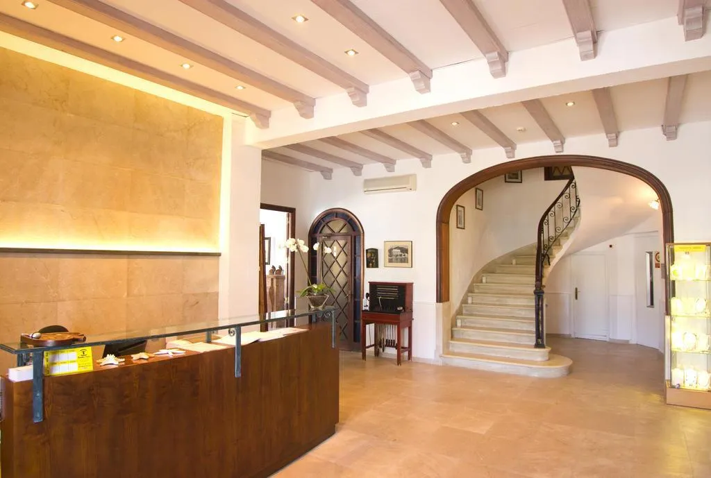 Lobby, Brisamar Affiliated by Fergus, Majorca
