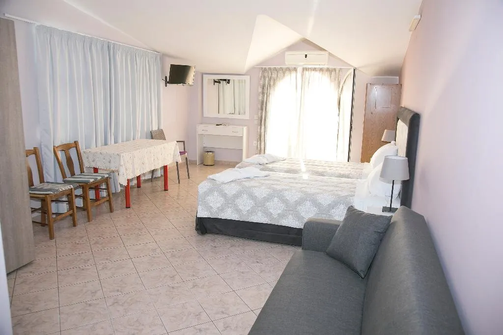 Room, Zoi Lixouri, Kefallinia