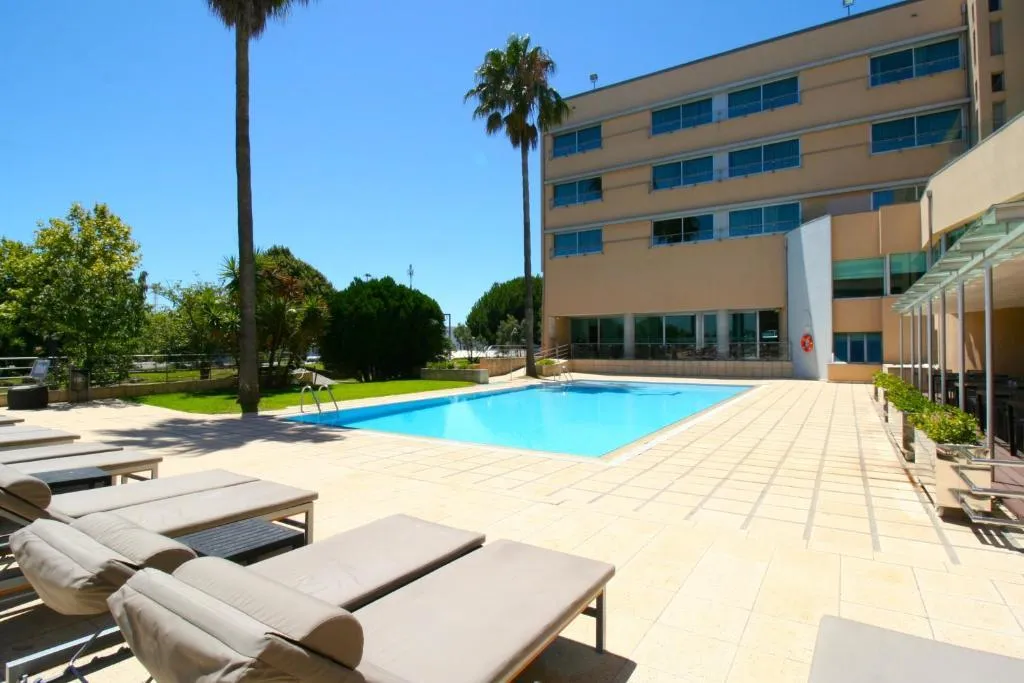TWIN POOL VIEW Room, Tryp Porto Expo Hotel, Porto