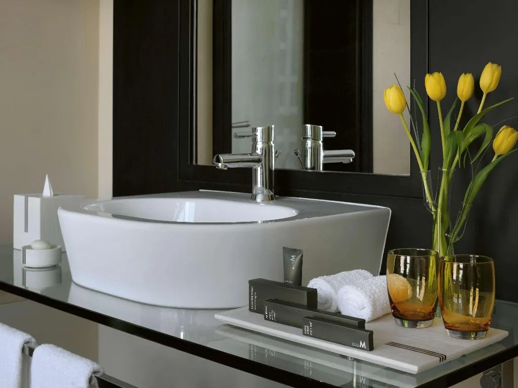 TWIN DELUXE Room, Movenpick Hotel Jumeirah Lakes Towers, Dubai