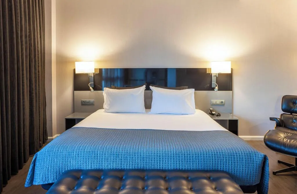 STUDIO KING SIZE BED Room, Porcel Torneo, Seville