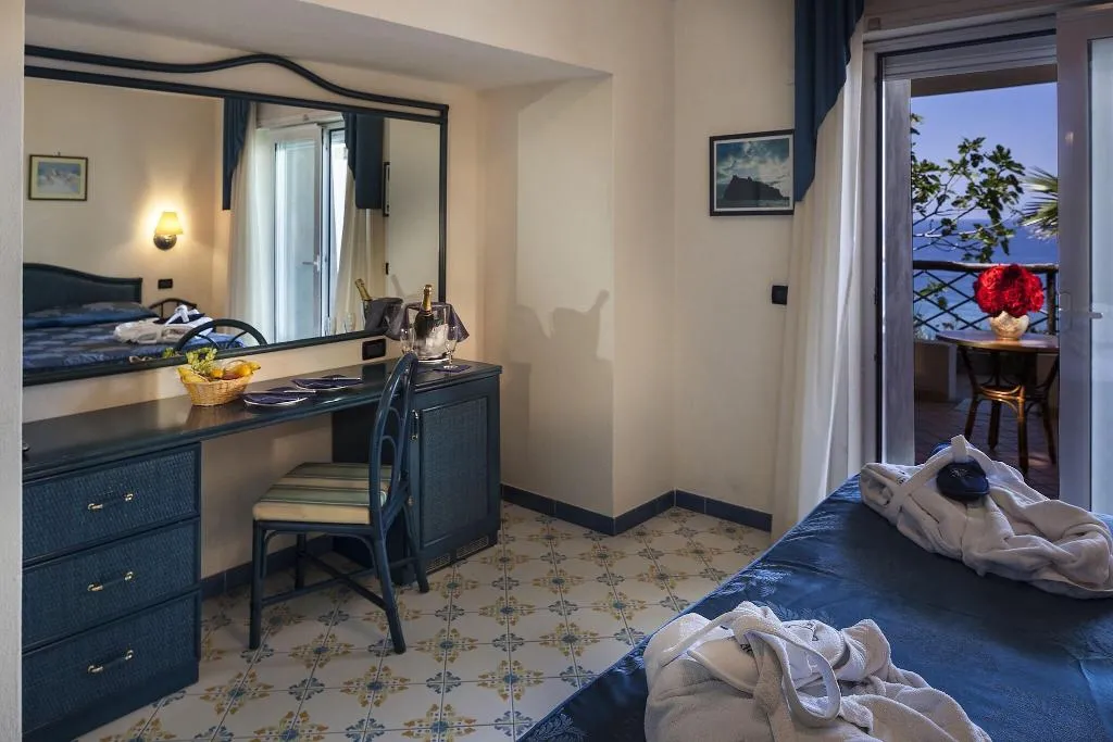 TWIN COMFORT SEA VIEW Room, Sorriso Thermae Resort & Spa, Naples