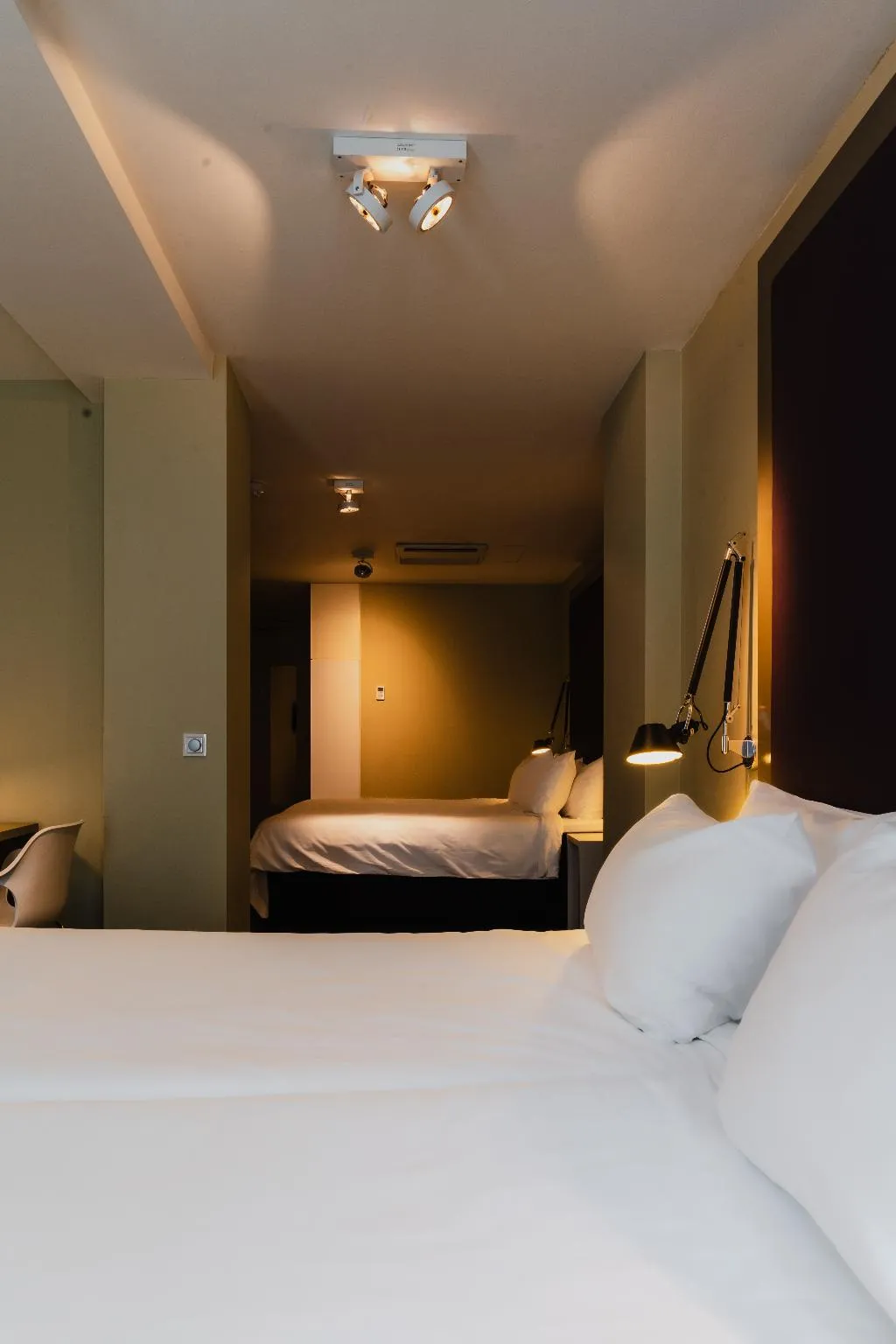 QUADRUPLE STANDARD Room, Hotel Roemer, Amsterdam