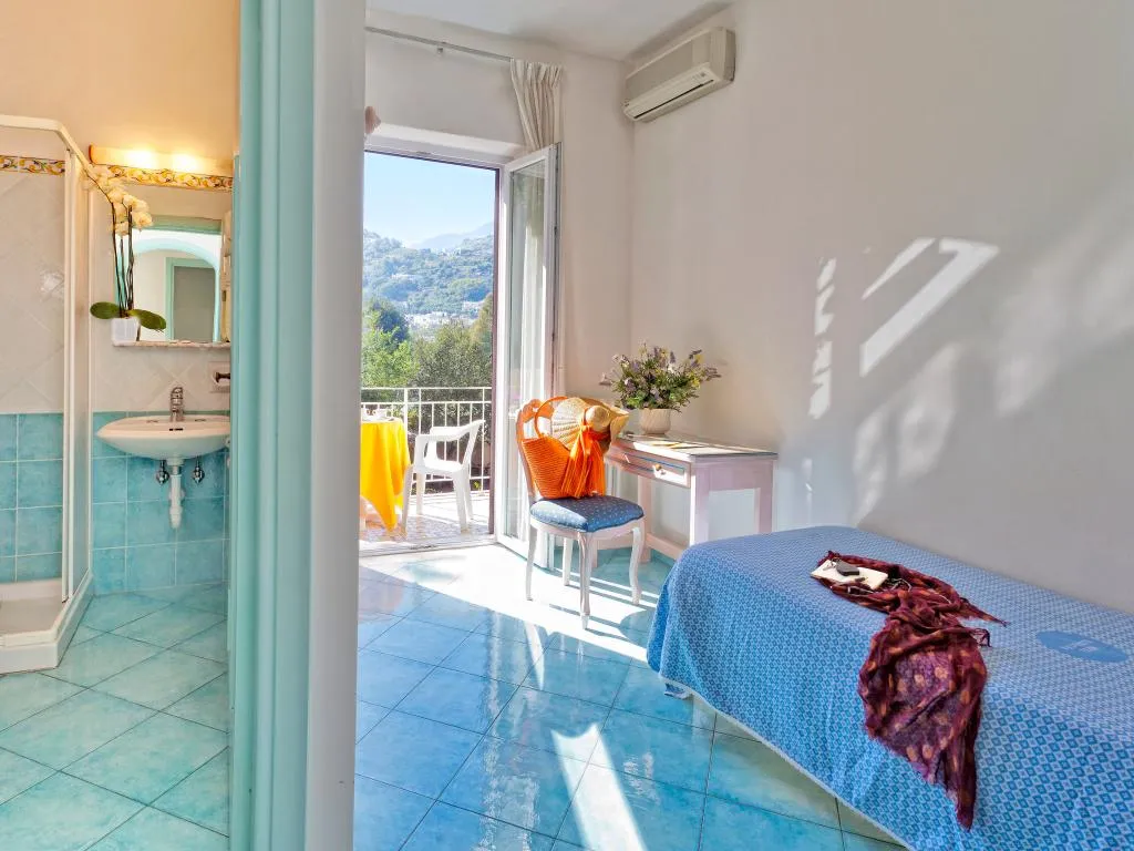 Room, Hotel Cleopatra, Naples