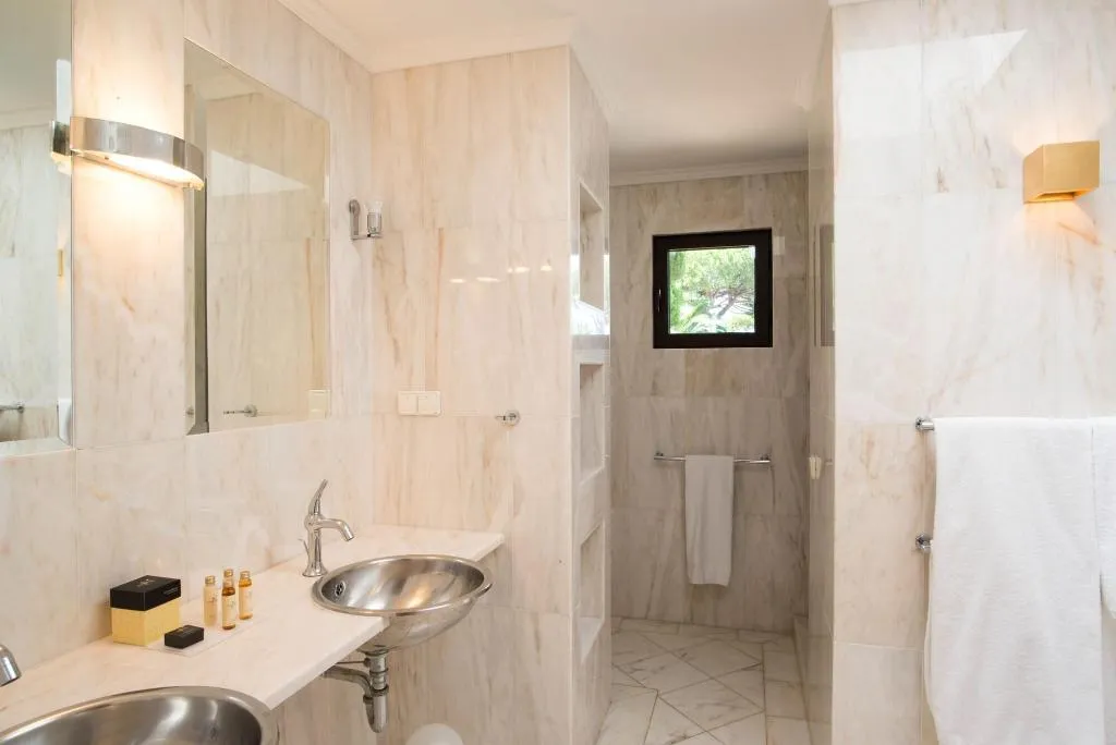 Room, Pine Cliffs Village & Golf Suites, Algarve