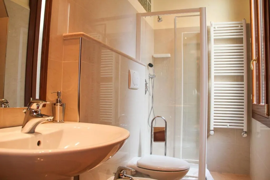 Room, Angeles Inn, Venice