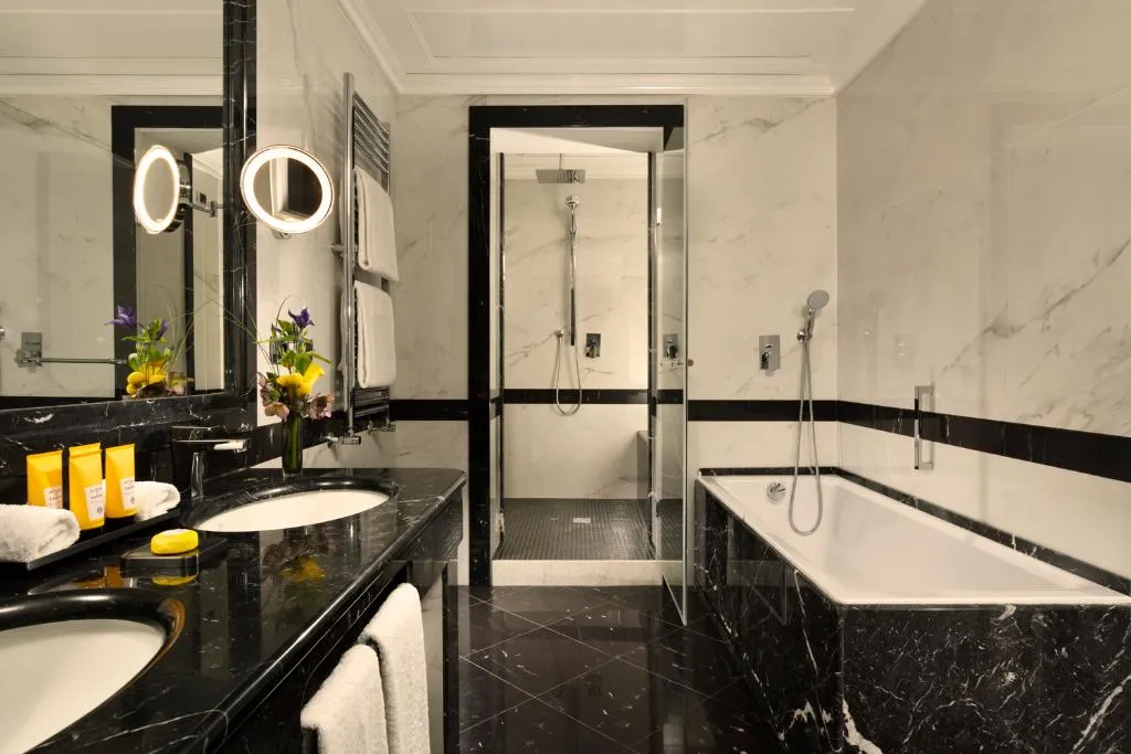 TRIPLE THREE BEDROOMS Room, Splendide Royal Rome, Rome