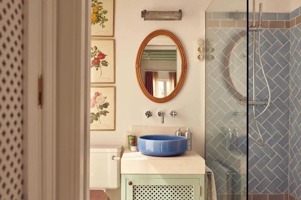 Room, Cristine Bedfor, Menorca