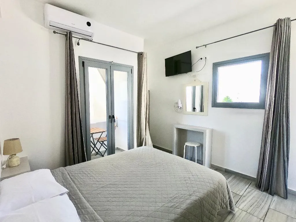 STUDIO STANDARD Room, Anny Studios Perissa Beach, Santorini