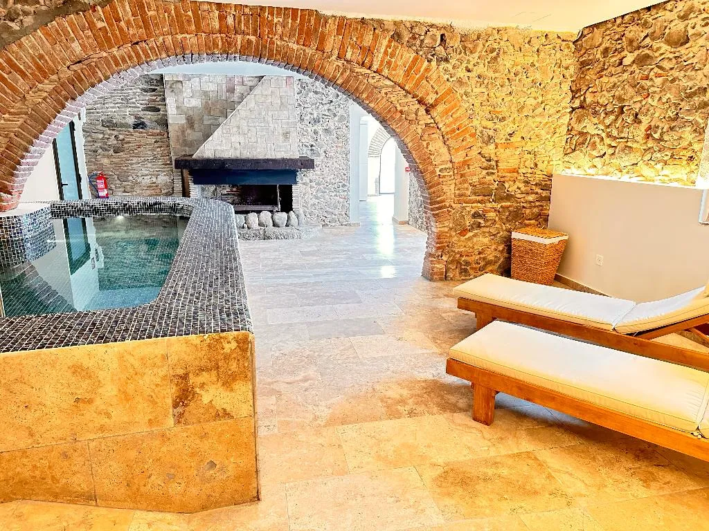 TRIPLE SUPERIOR Room, Boutique Hotel Comtal Empuries, Costa Brava