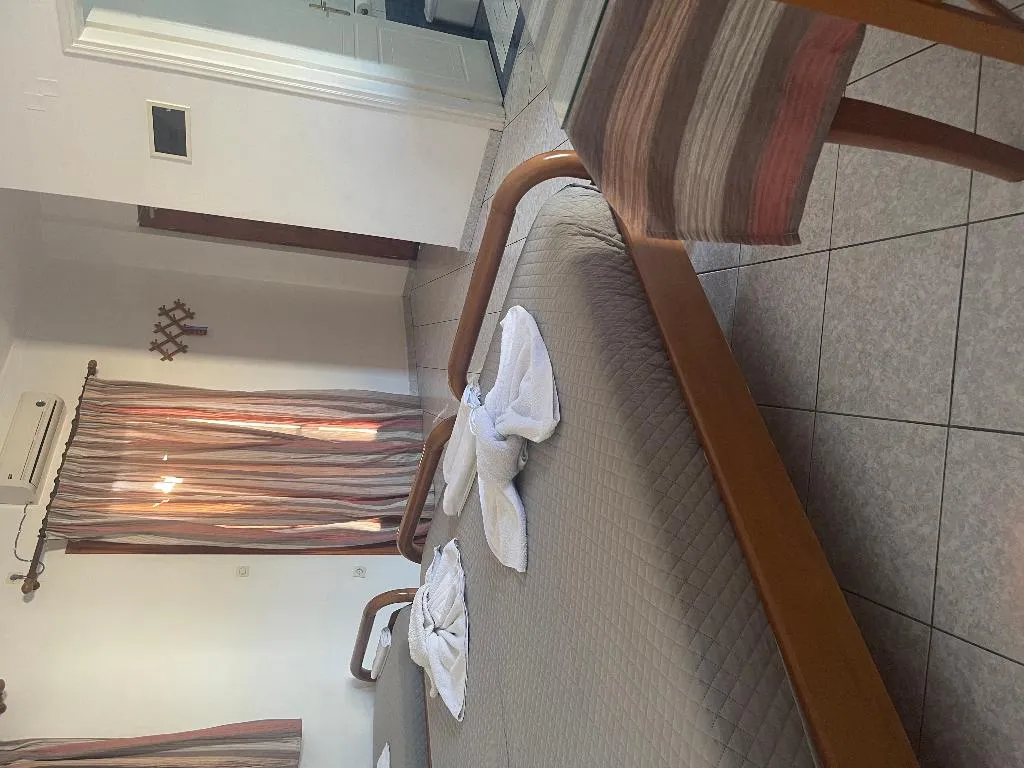 TRIPLE CLASSIC Room, Tarelis Apartmens Studios, Santorini