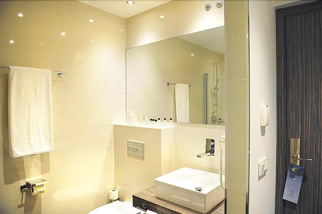 Room, Air Rooms Madrid by HelloSky, Madrid