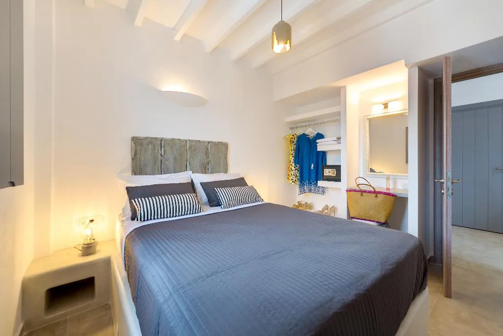 JUNIOR SUITE STANDARD Room, White Harmony Suites, Santorini