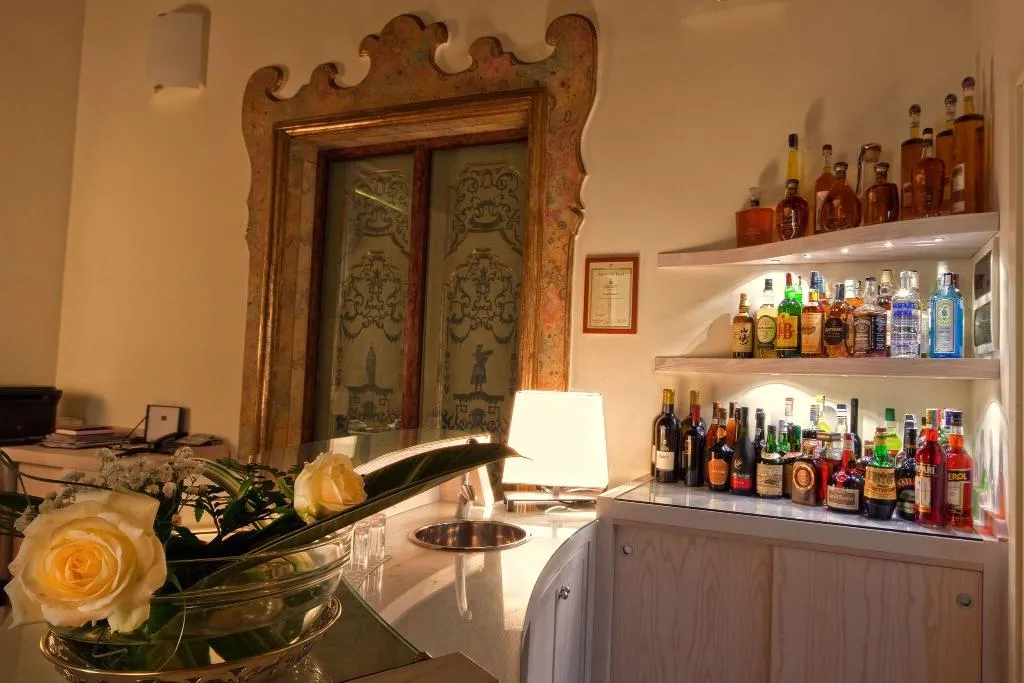 Lobby, Maison Tofani, Naples