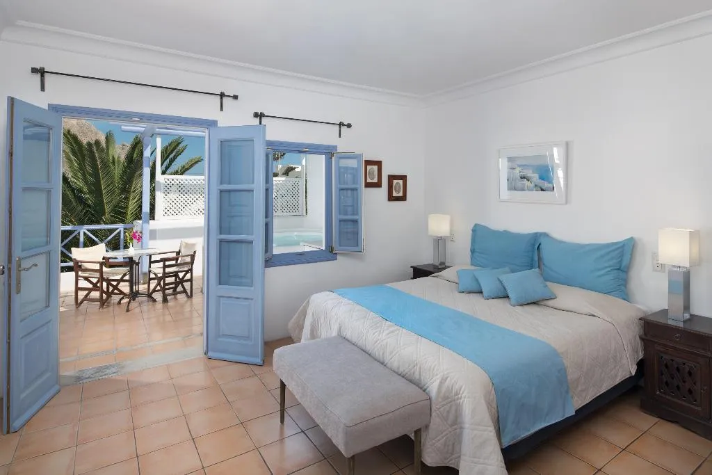 STUDIO WITH JACUZZI Room, Meltemi Suites, Santorini