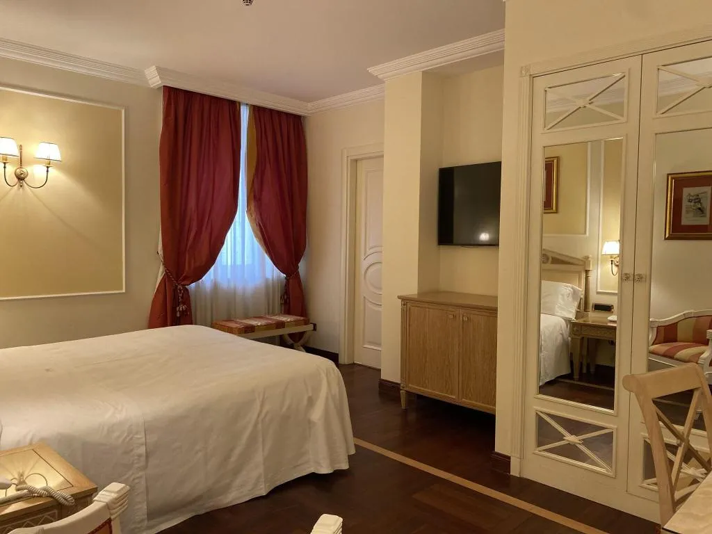 TWIN SUPERIOR Room, Palazzo Alabardieri, Naples