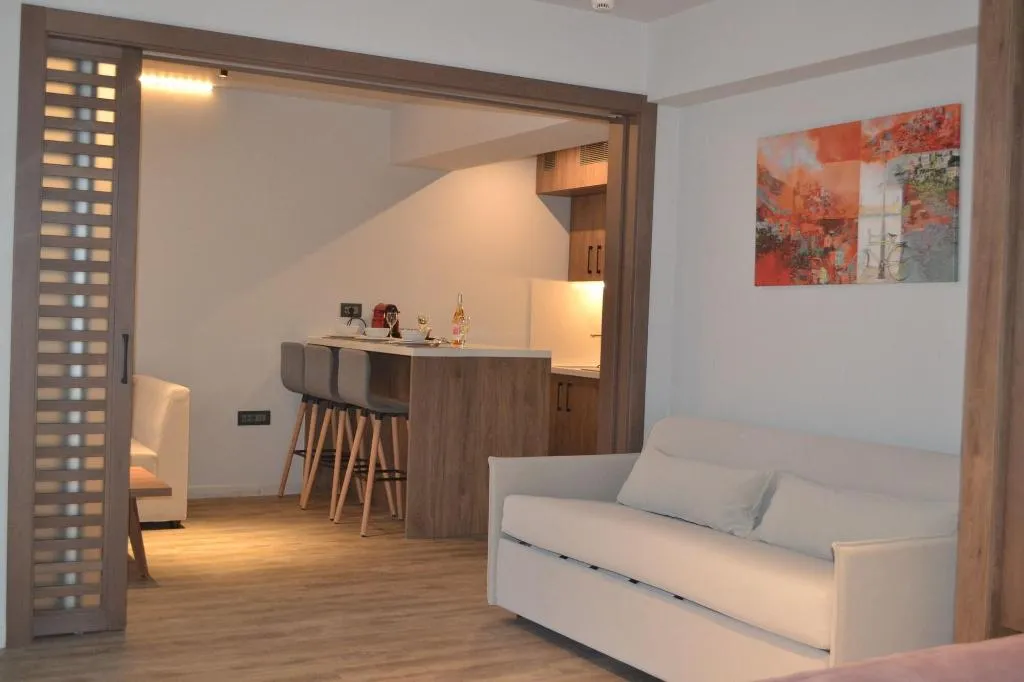 Room, Athens 507, Athens