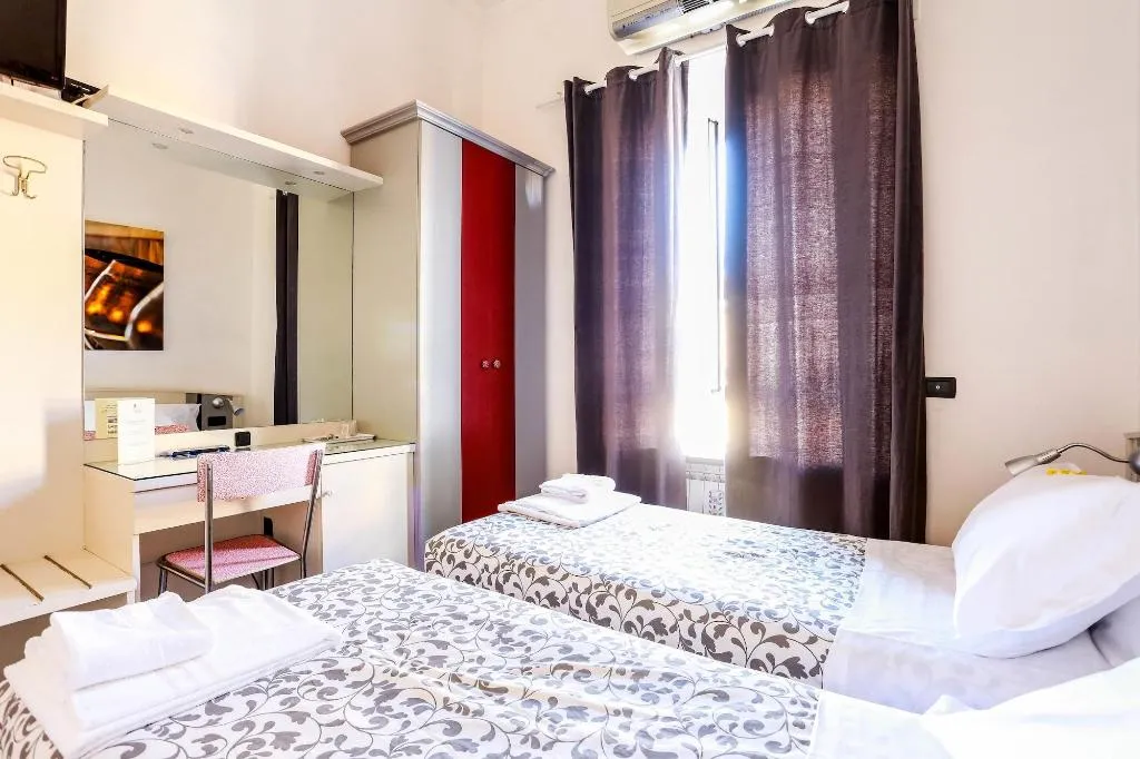 Room, The Beehive, Naples