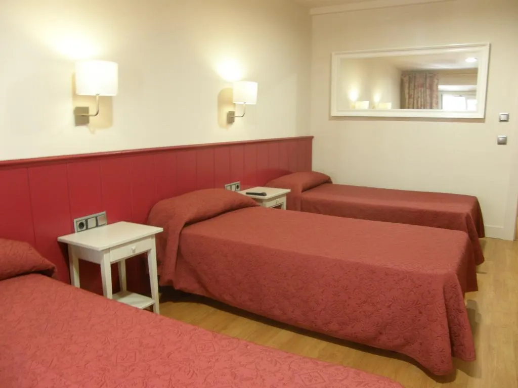 QUADRUPLE STANDARD Room, Hostal Matheu, Madrid