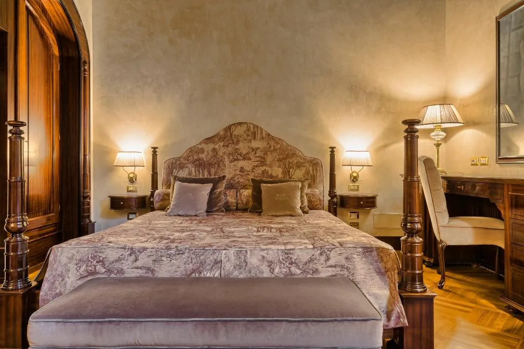 FAMILY ROOM EXECUTIVE Room, Grand Hotel Baglioni, Florence